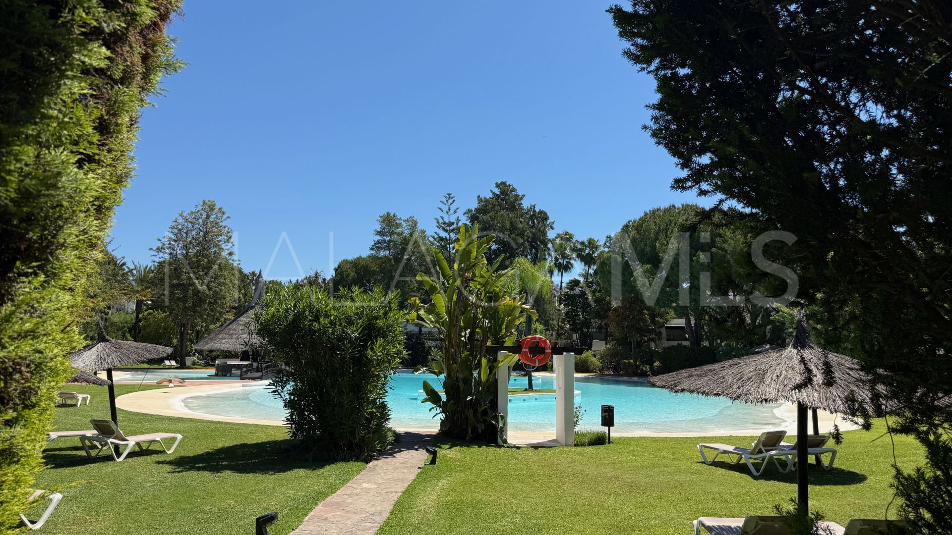 Buy ground floor apartment in Alhambra del Golf with 3 bedrooms