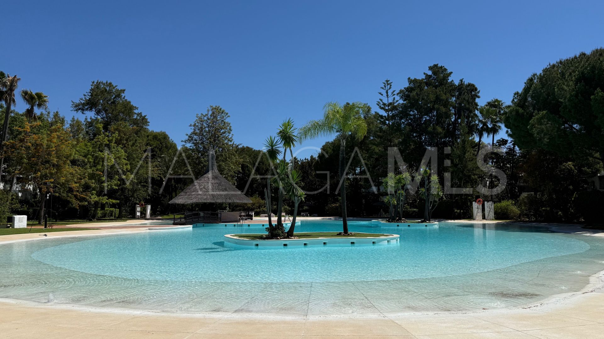 Buy ground floor apartment in Alhambra del Golf with 3 bedrooms