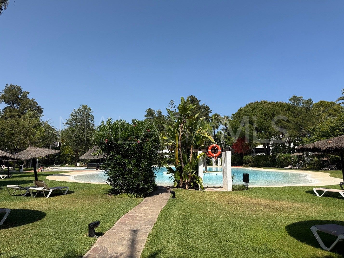 Buy ground floor apartment in Alhambra del Golf with 3 bedrooms