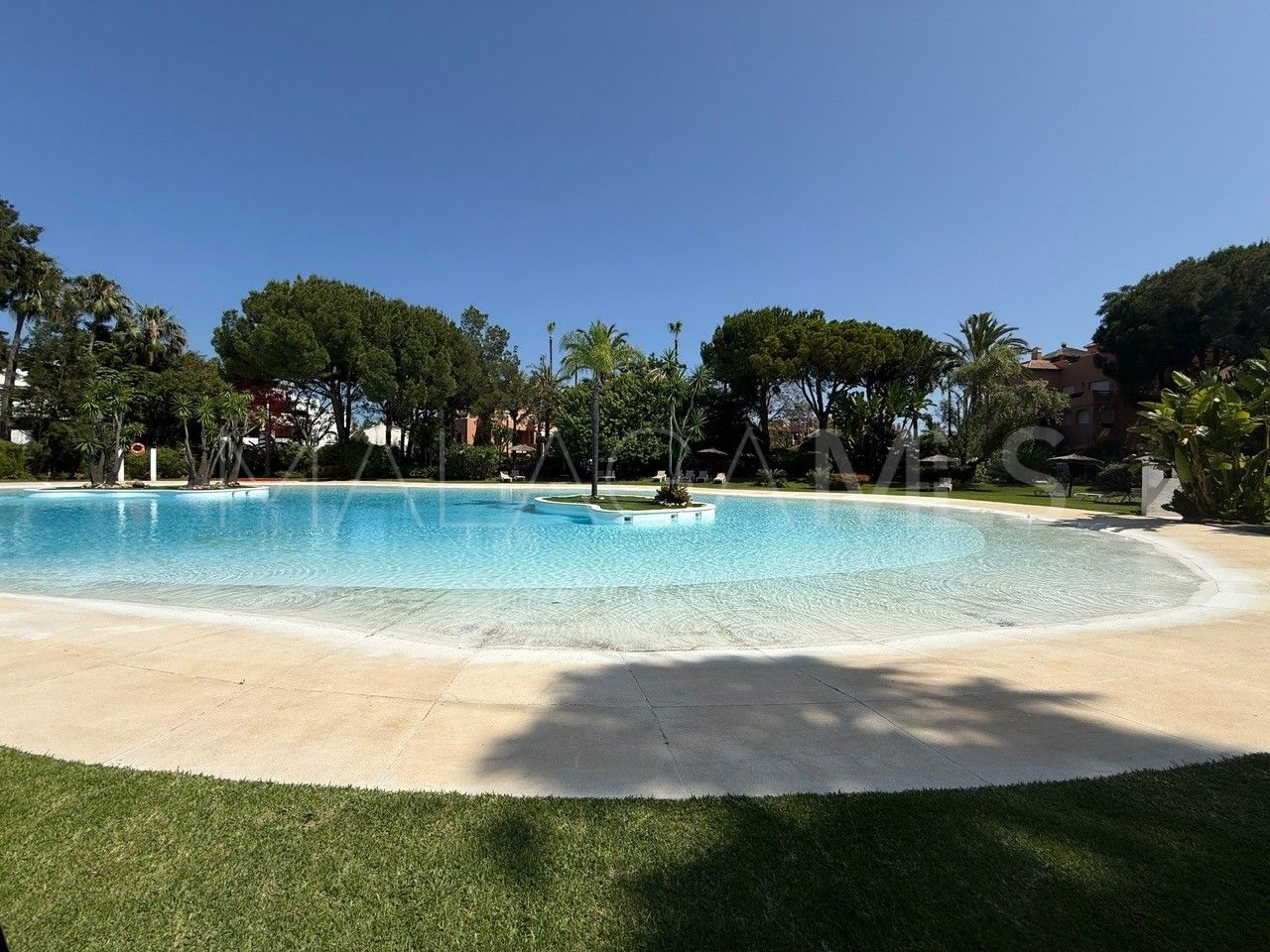 Buy ground floor apartment in Alhambra del Golf with 3 bedrooms
