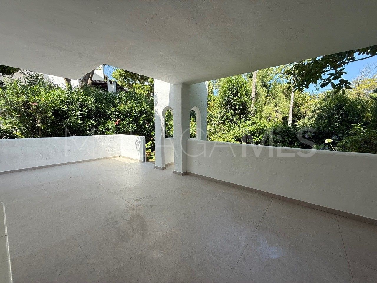 Buy ground floor apartment in Alhambra del Golf with 3 bedrooms
