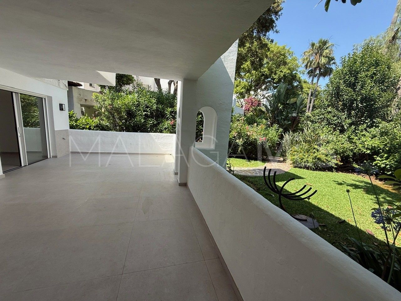 Buy ground floor apartment in Alhambra del Golf with 3 bedrooms