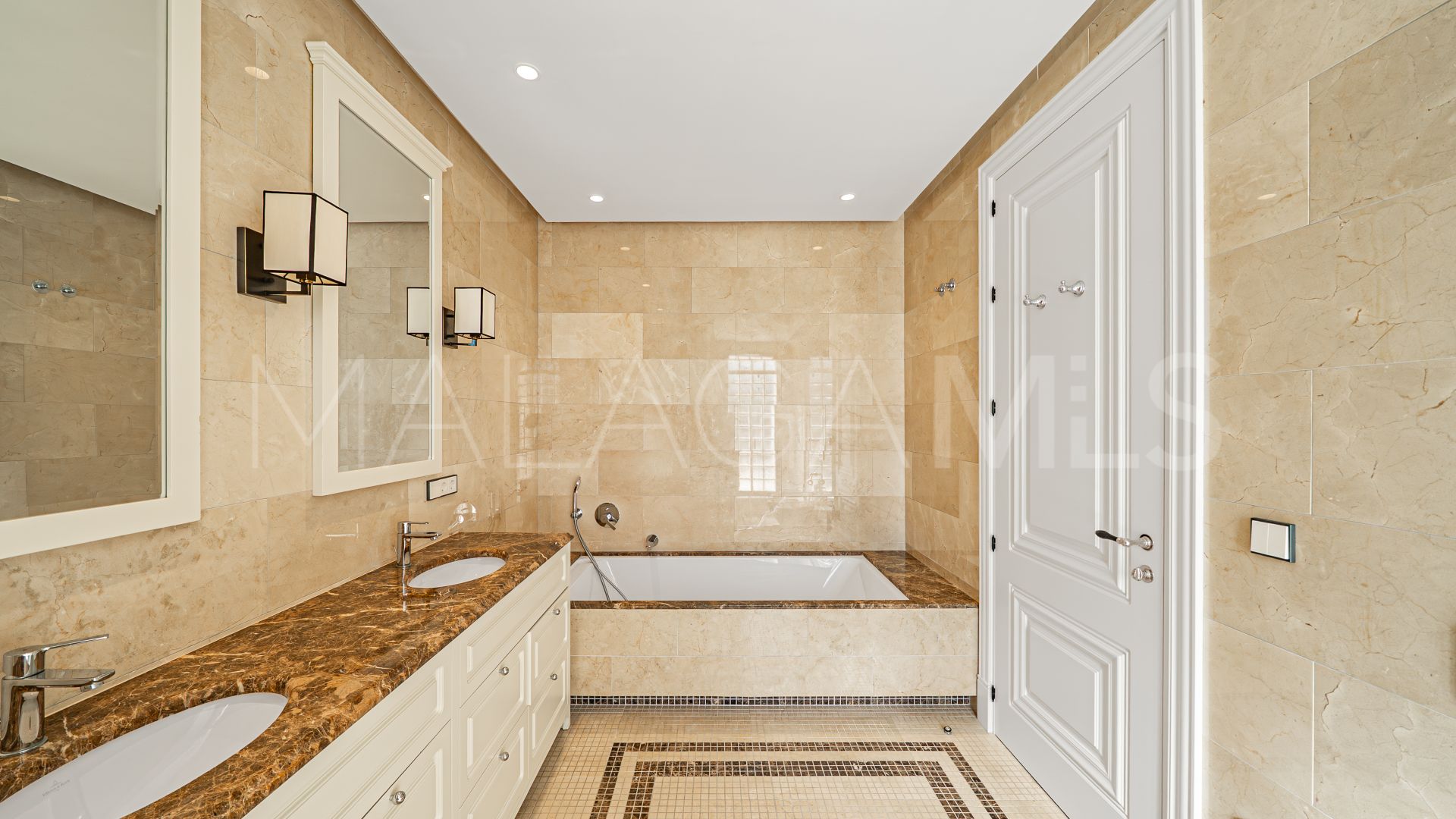 Villa for sale in Los Flamingos