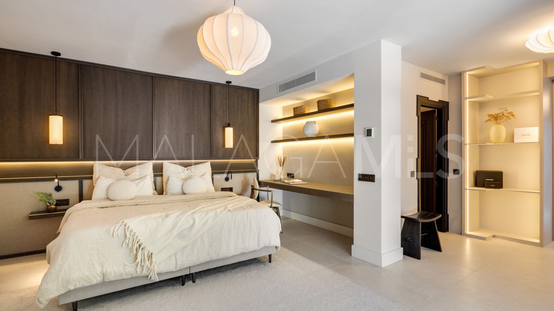 Villa for sale in Nueva Andalucia