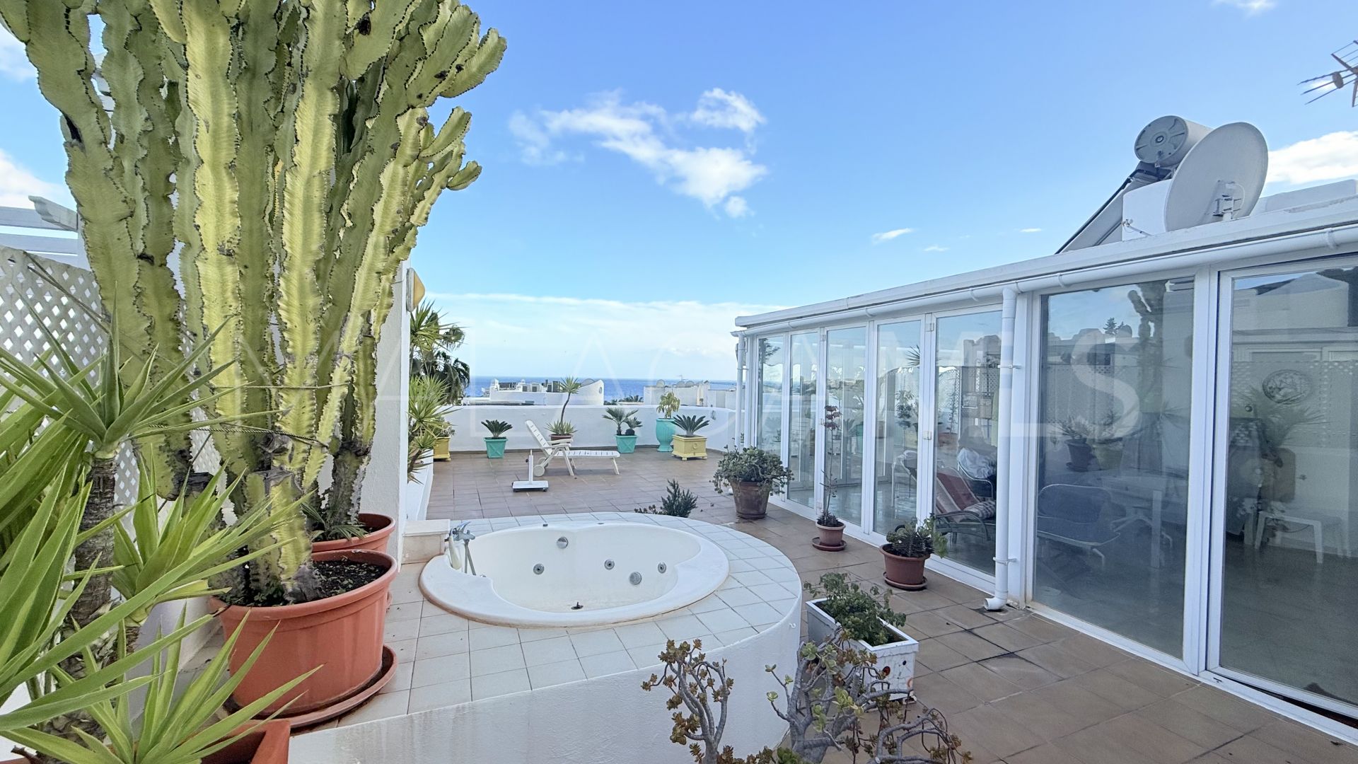Ático for sale in Marbella Real with 4 bedrooms