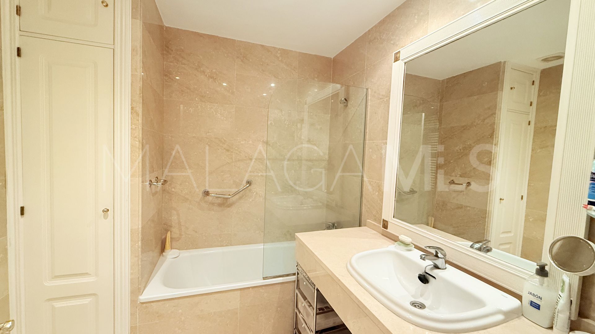 Ático for sale in Marbella Real with 4 bedrooms