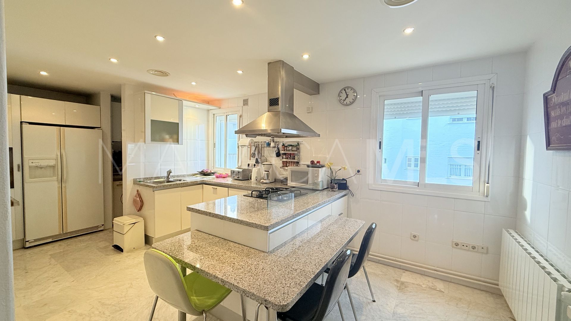 Ático for sale in Marbella Real with 4 bedrooms