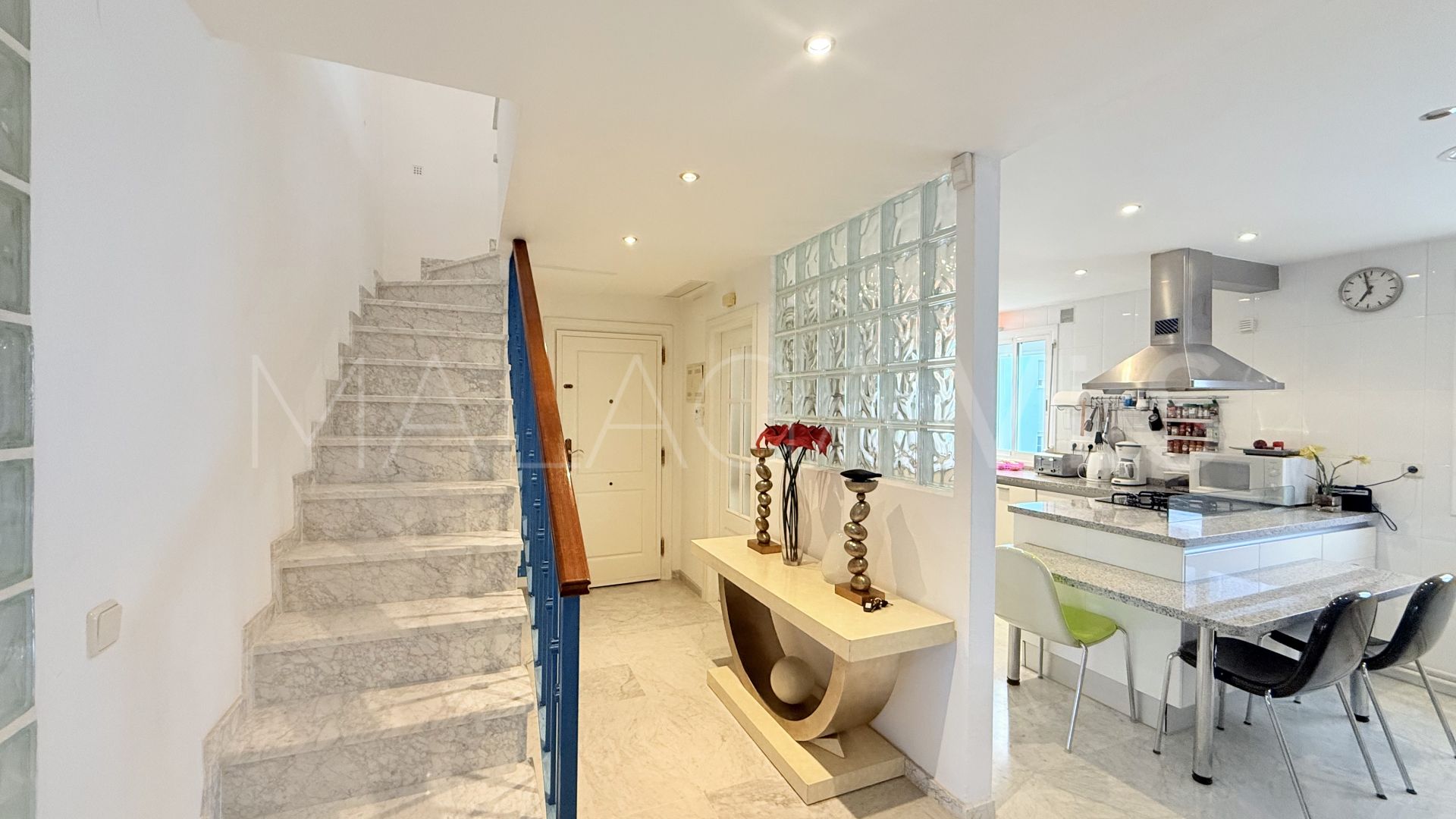 Ático for sale in Marbella Real with 4 bedrooms