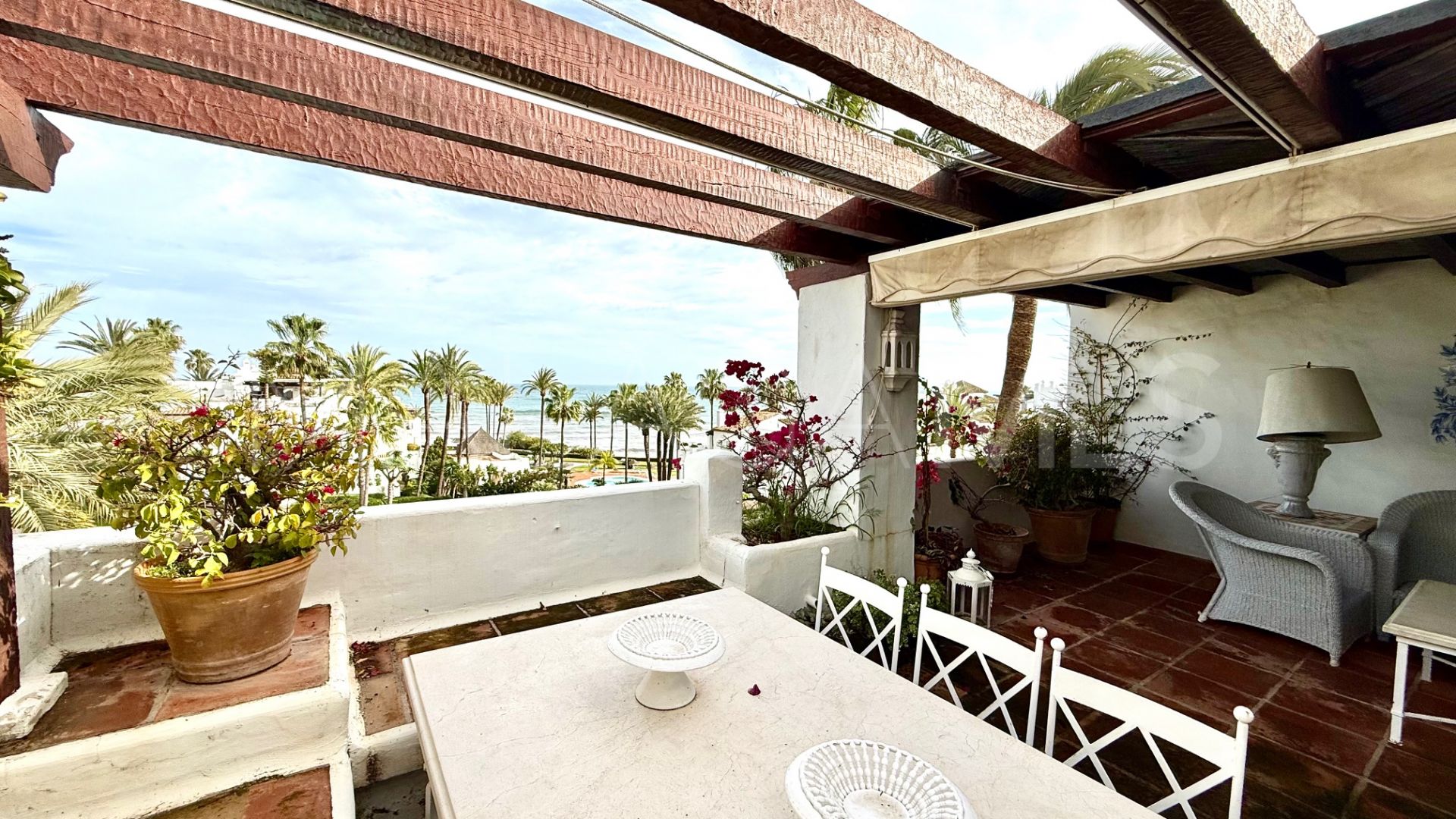 Duplex penthouse in Alcazaba Beach for sale