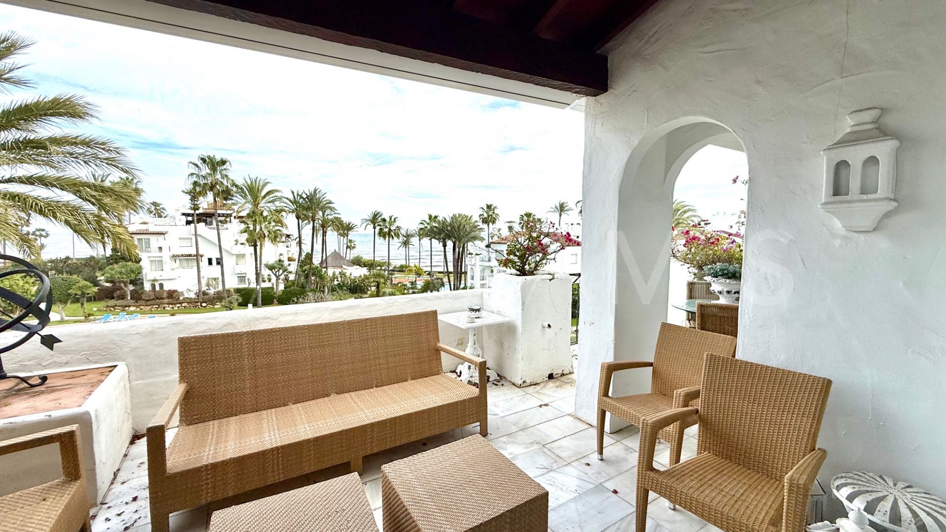 Duplex penthouse in Alcazaba Beach for sale