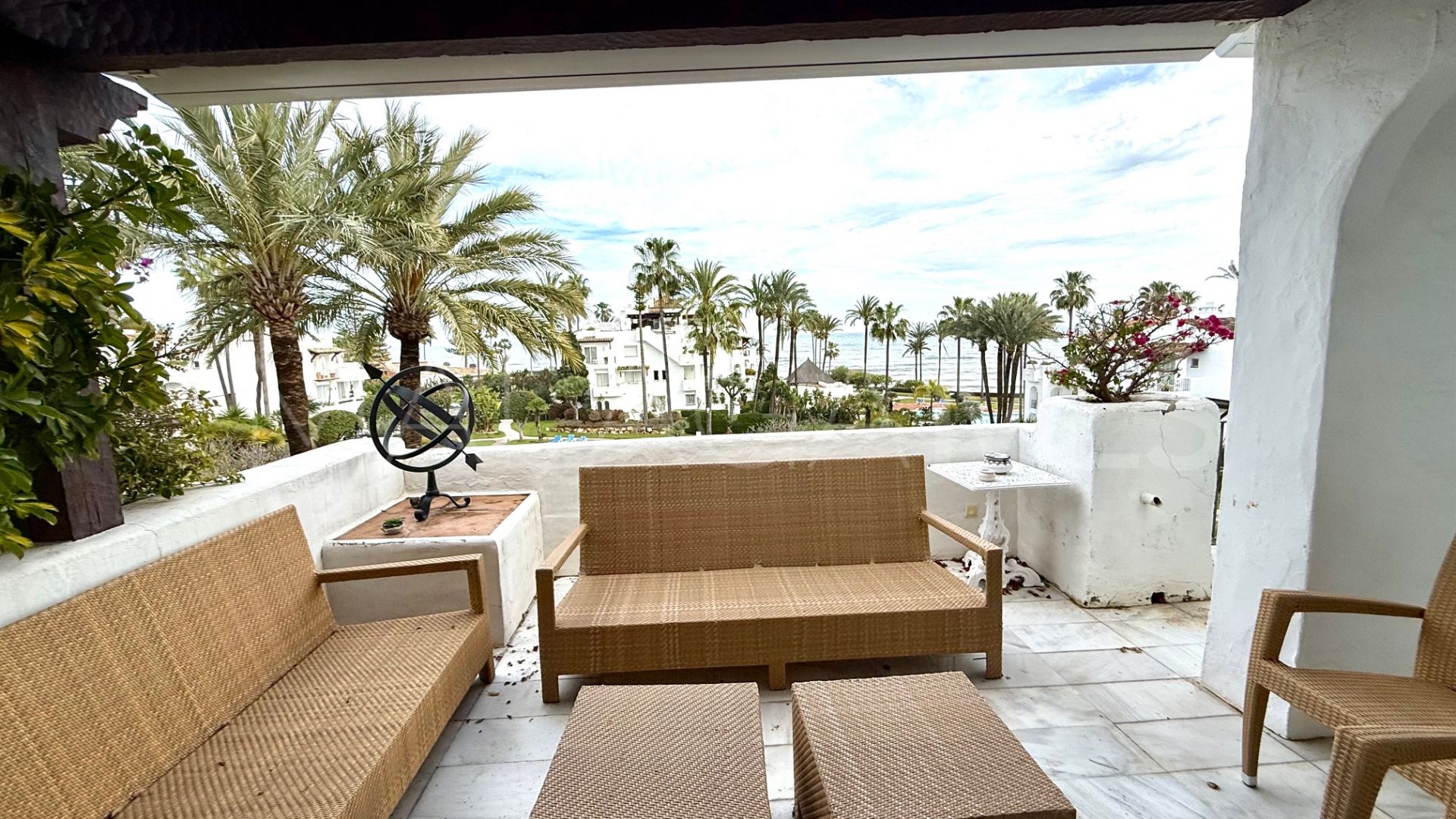 Duplex penthouse in Alcazaba Beach for sale