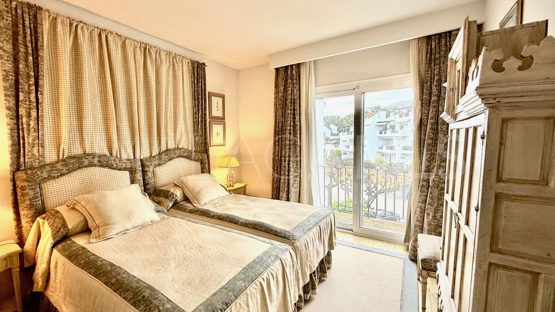 Duplex penthouse in Alcazaba Beach for sale