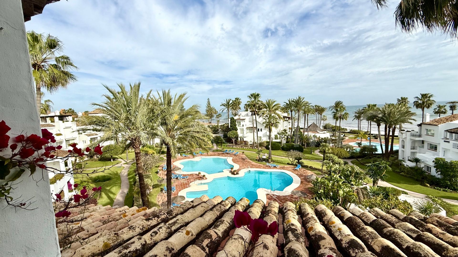 Duplex penthouse in Alcazaba Beach for sale