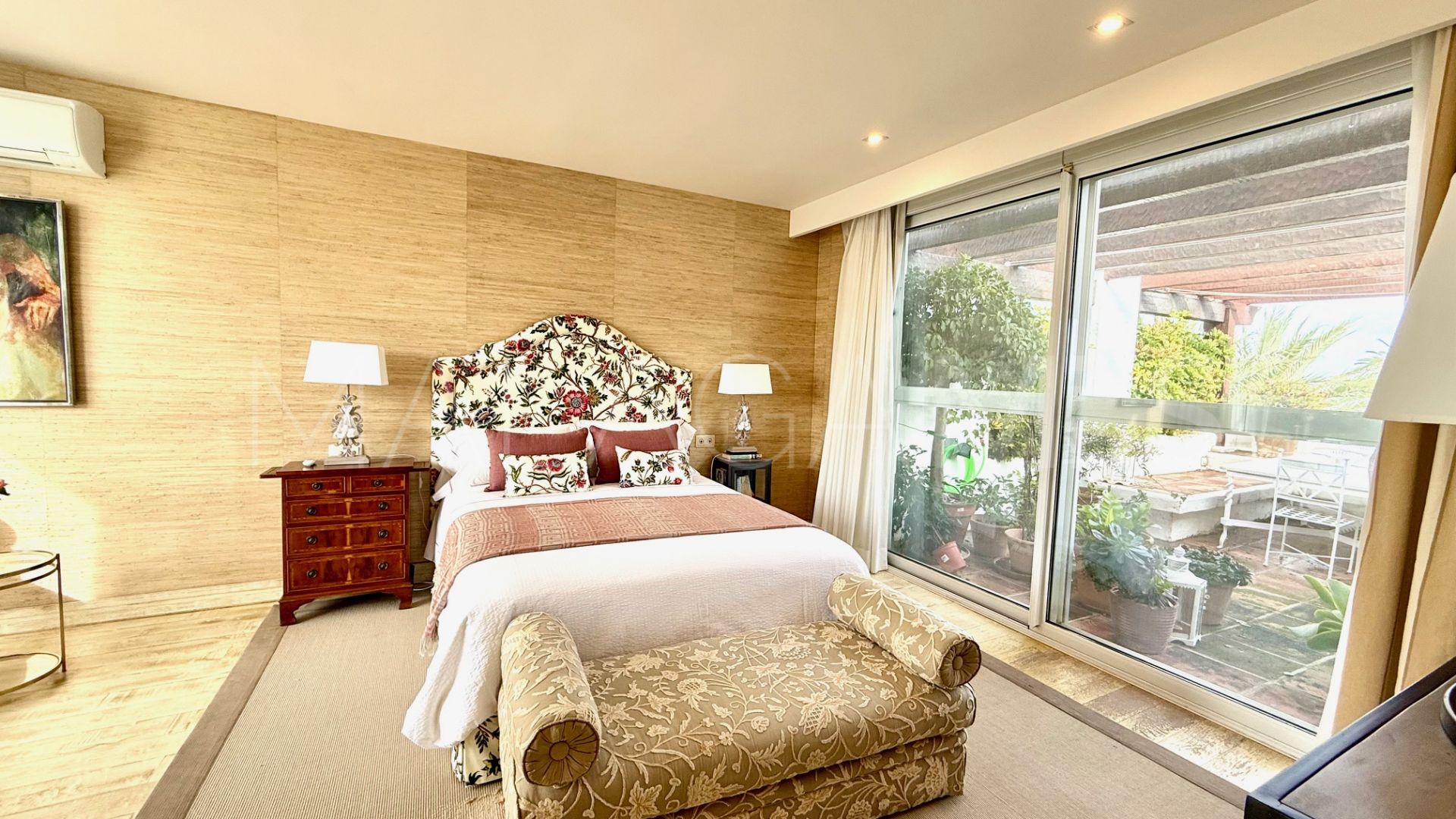 Duplex penthouse in Alcazaba Beach for sale
