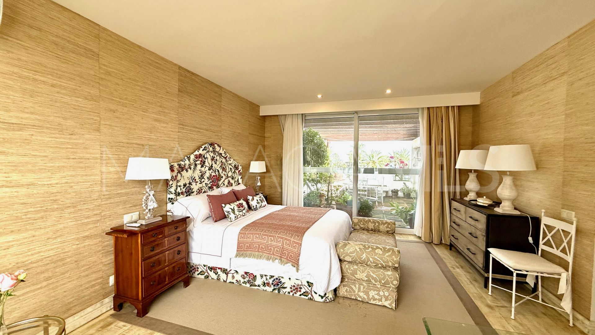 Duplex penthouse in Alcazaba Beach for sale
