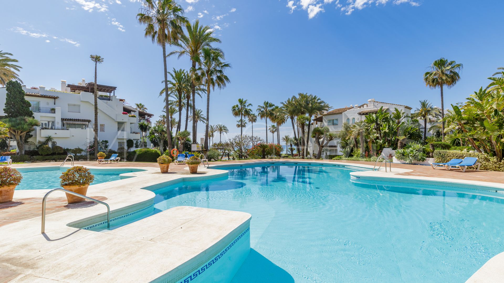 Takvåning for sale in Alcazaba Beach