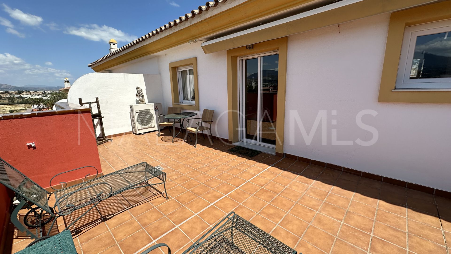 Buy atico in San Pedro de Alcantara with 3 bedrooms