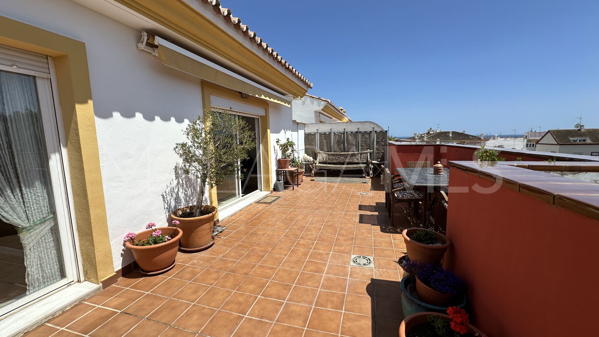 Buy atico in San Pedro de Alcantara with 3 bedrooms