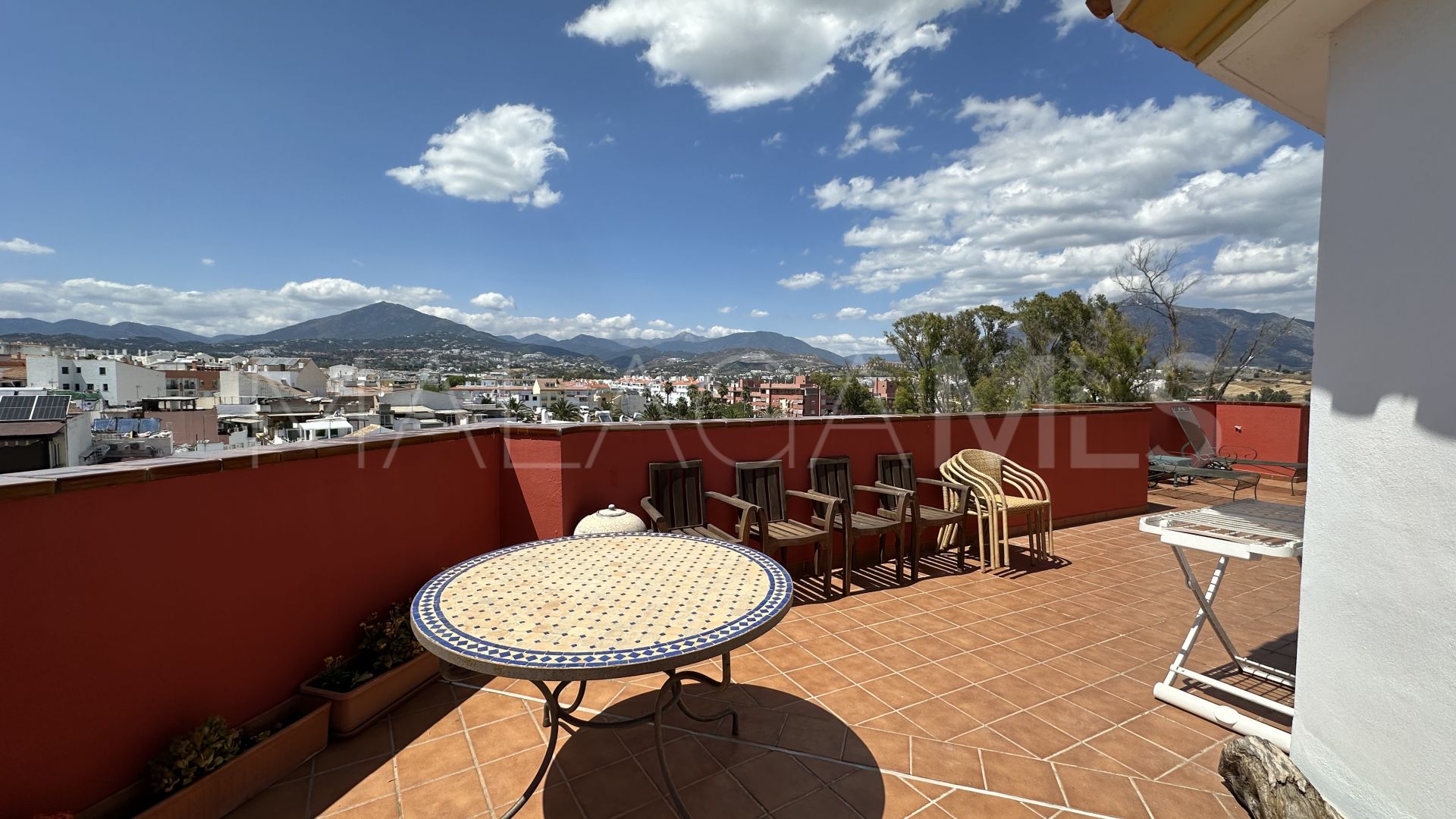 Buy atico in San Pedro de Alcantara with 3 bedrooms