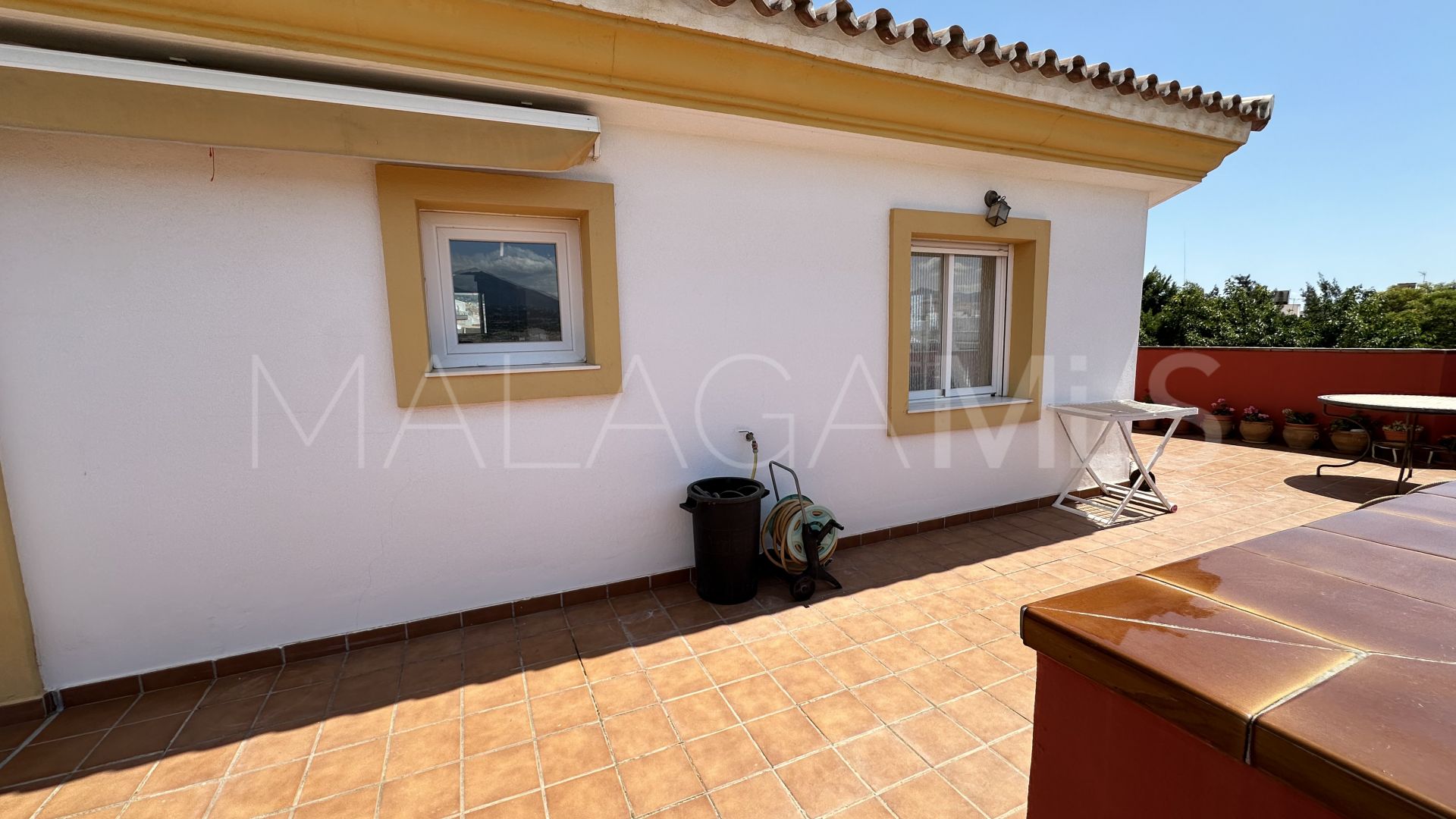 Buy atico in San Pedro de Alcantara with 3 bedrooms