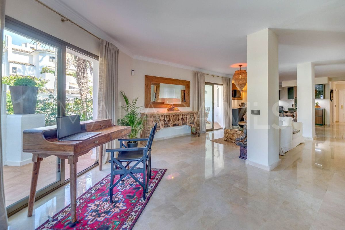 Erdgeschosswohnung for sale in Elviria