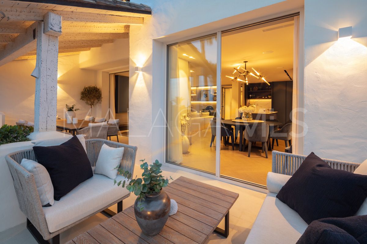 Duplex penthouse for sale in Marina Puente Romano with 3 bedrooms