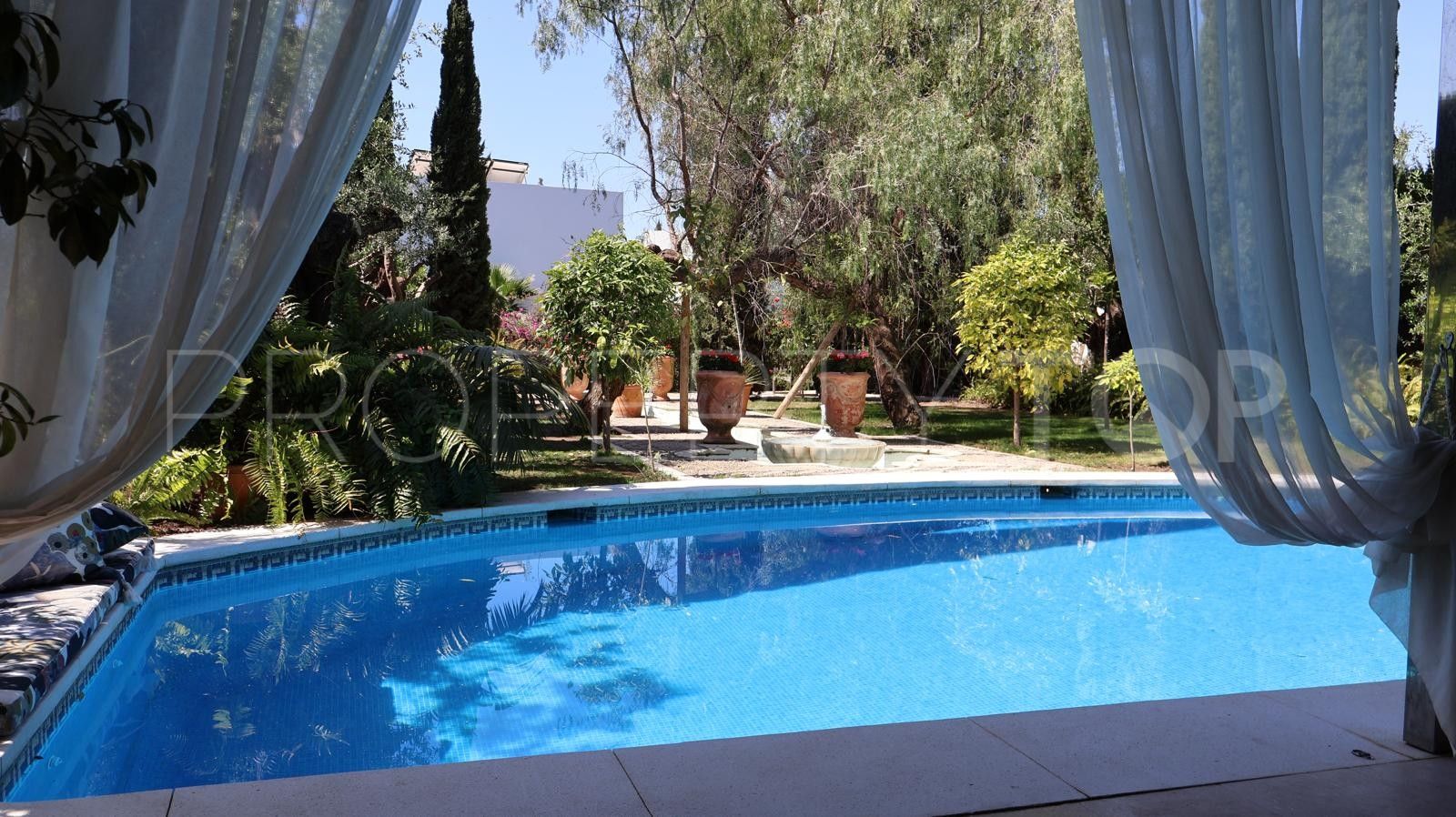 Villa en venta en Marbella Club con 5 dormitorios