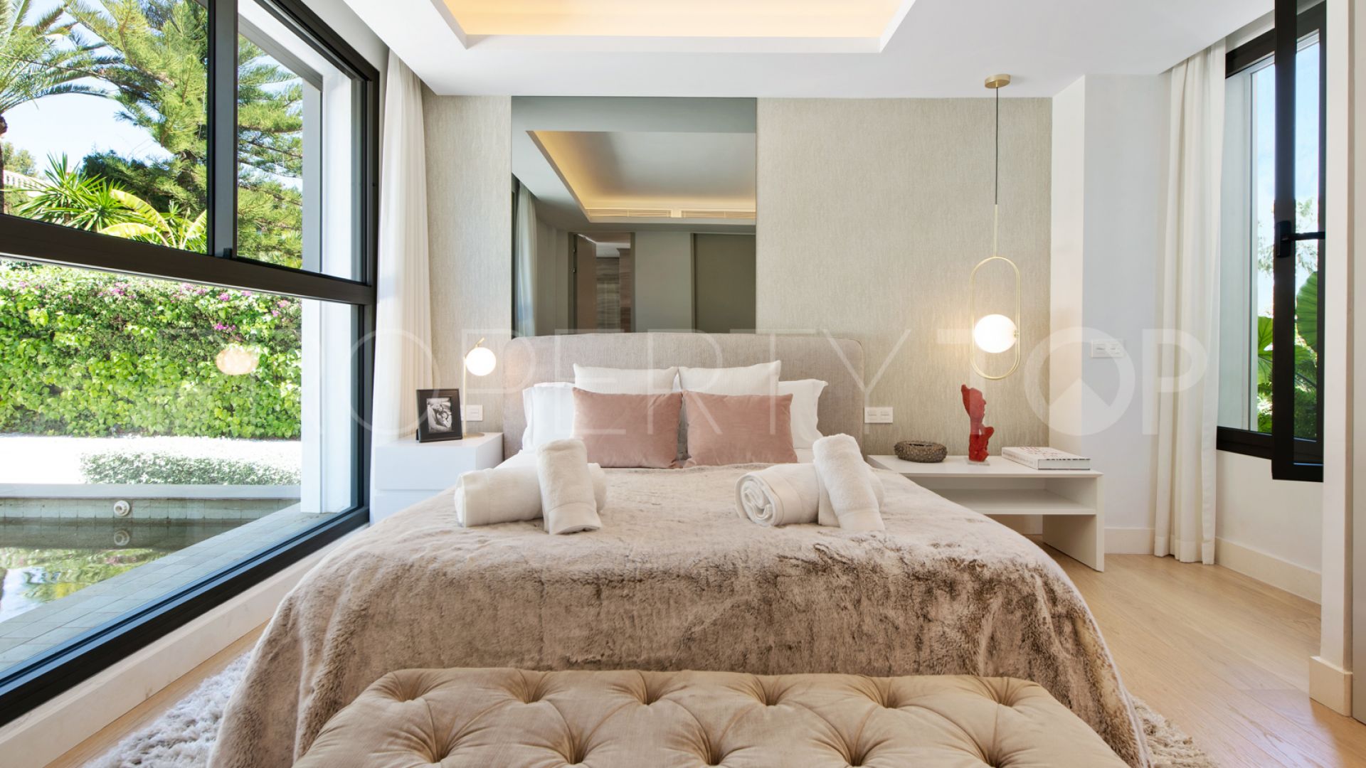 Buy 4 bedrooms villa in Sierra Blanca