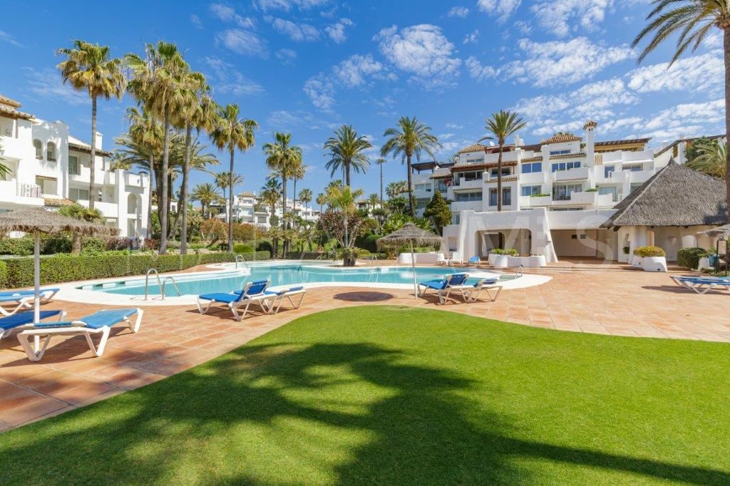 For sale apartment with 2 bedrooms in Alcazaba Beach