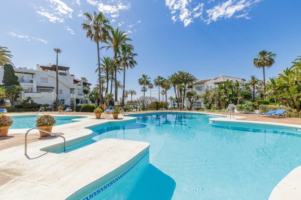 For sale apartment with 2 bedrooms in Alcazaba Beach