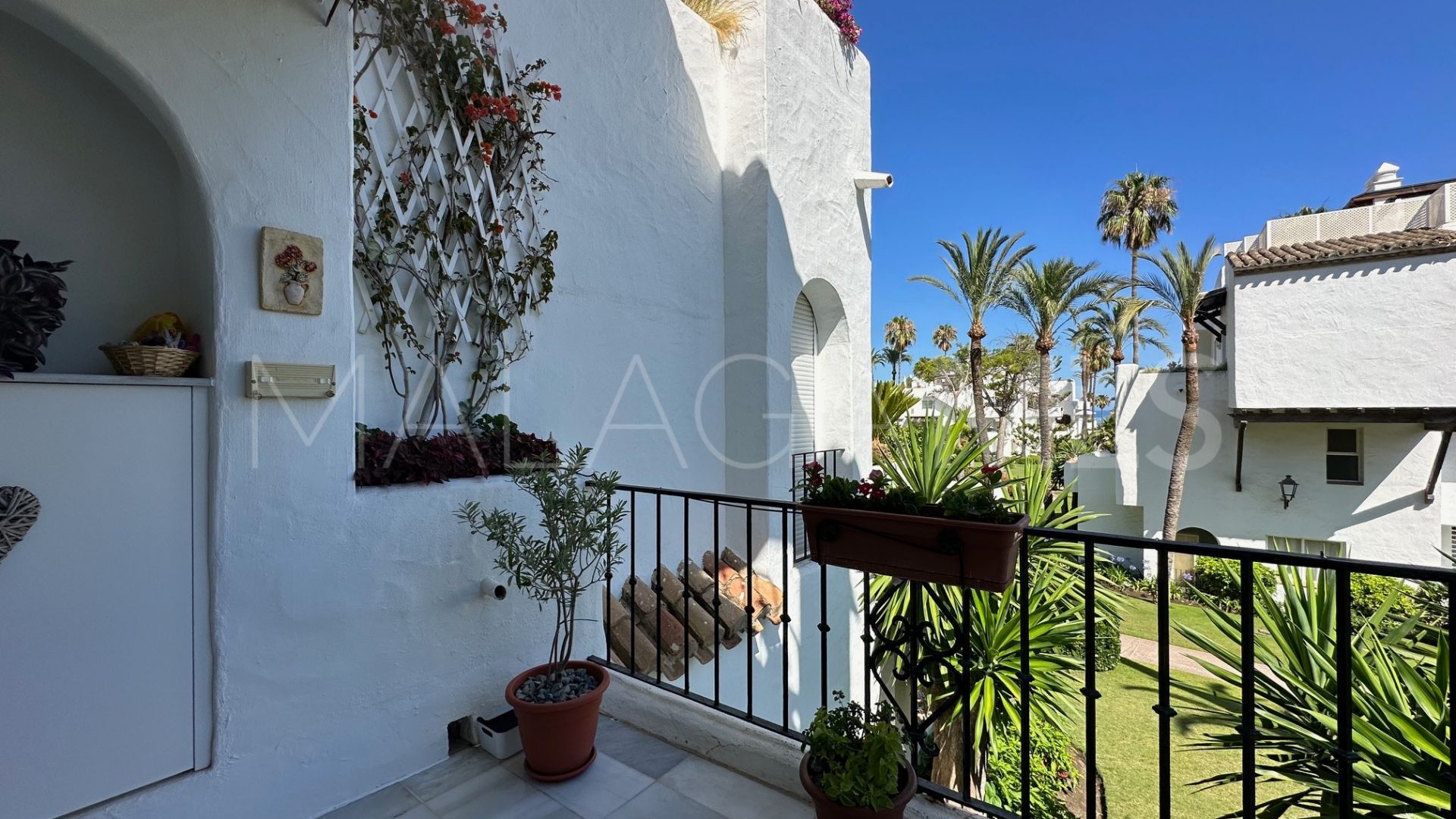 For sale apartment with 2 bedrooms in Alcazaba Beach