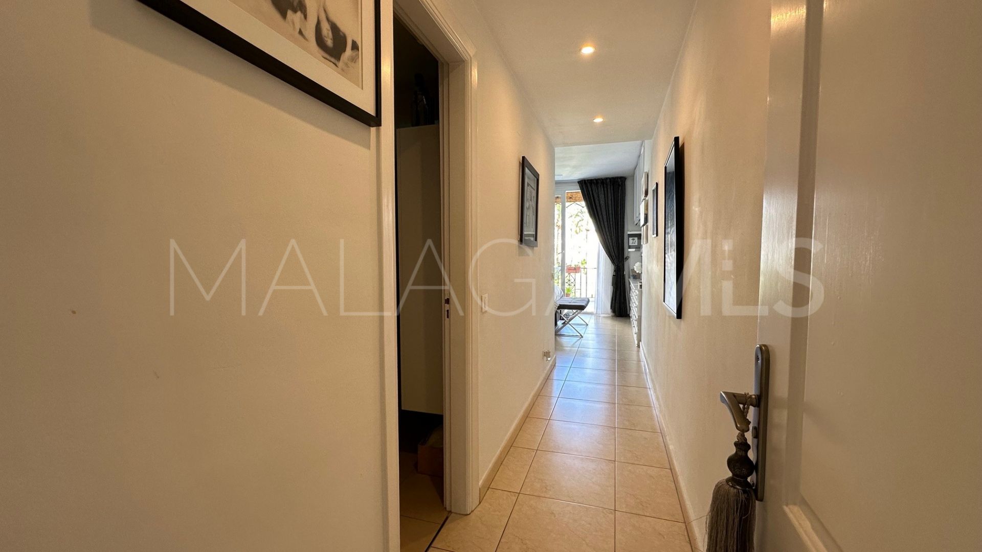 For sale apartment with 2 bedrooms in Alcazaba Beach