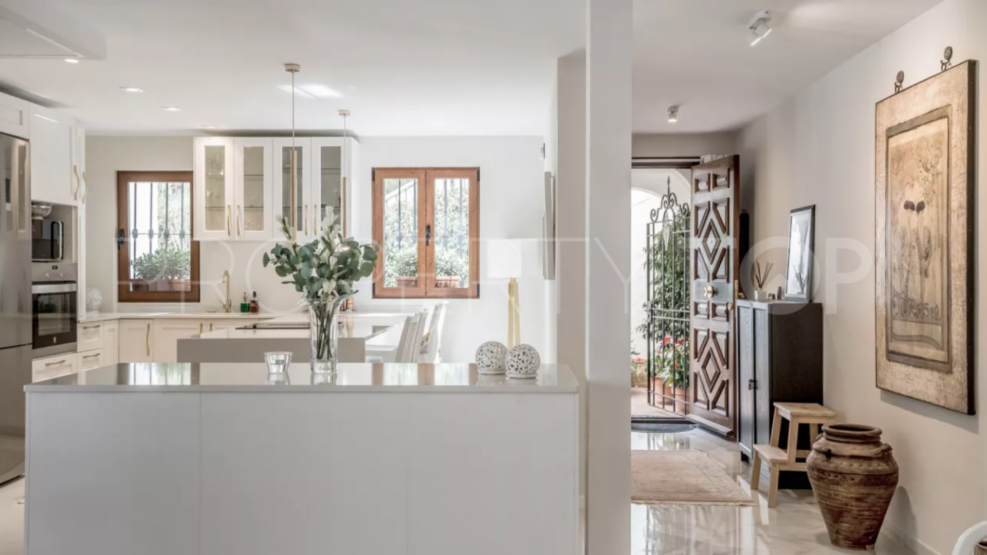 Apartamento a la venta en Las Colinas de Marbella con 2 dormitorios