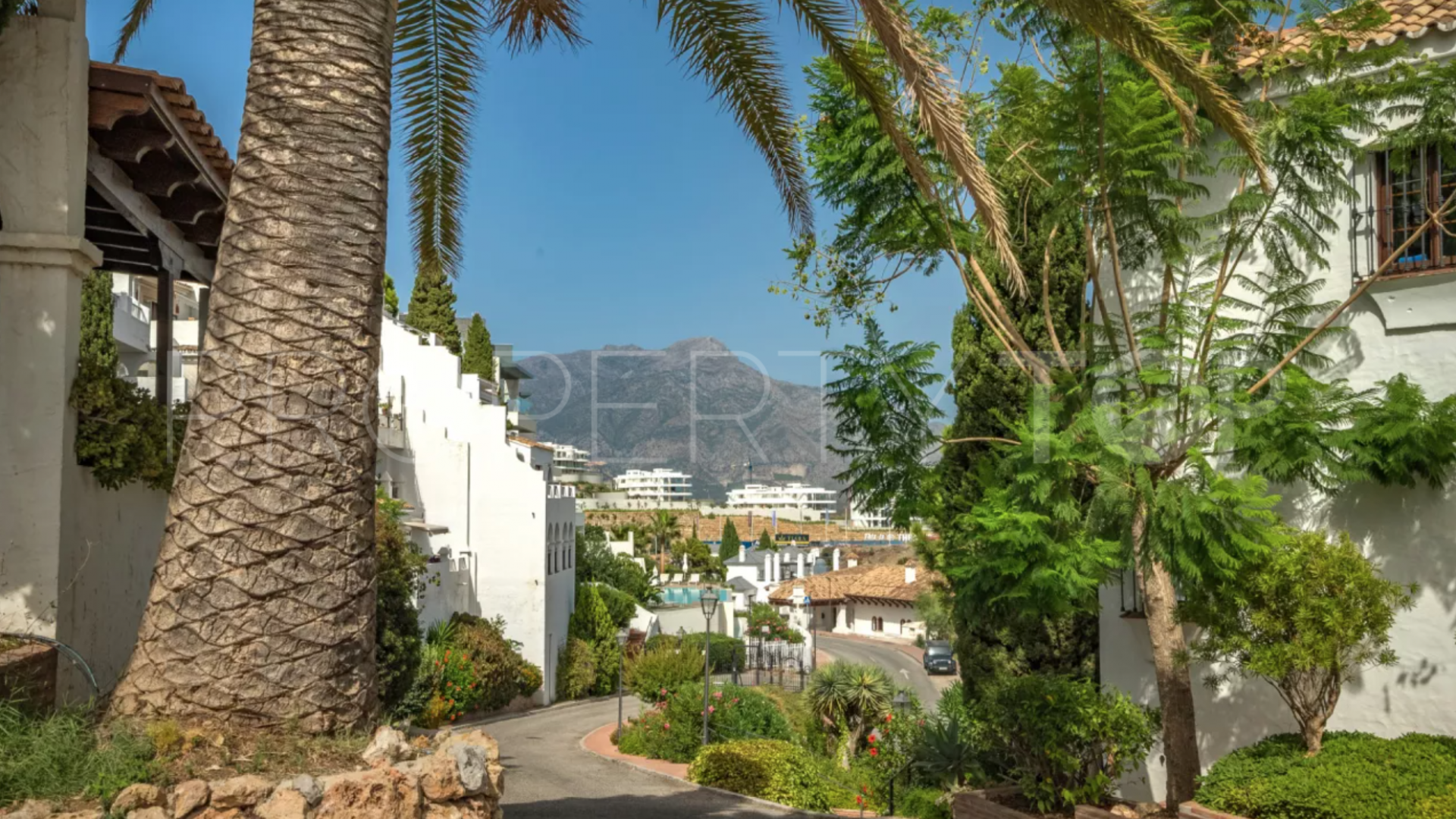 Apartamento a la venta en Las Colinas de Marbella con 2 dormitorios