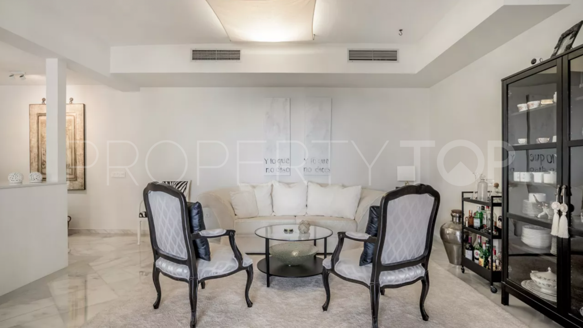 Apartamento a la venta en Las Colinas de Marbella con 2 dormitorios