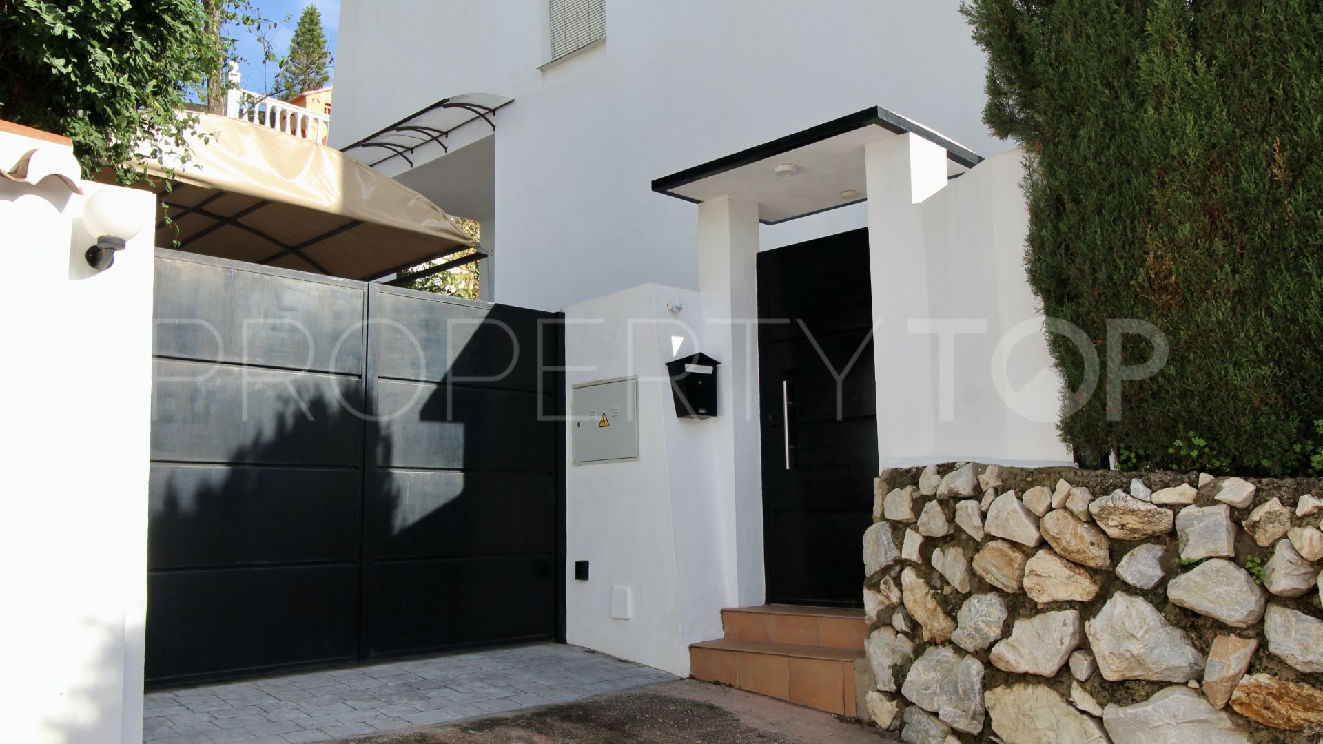 Villa with 3 bedrooms for sale in Nueva Andalucia