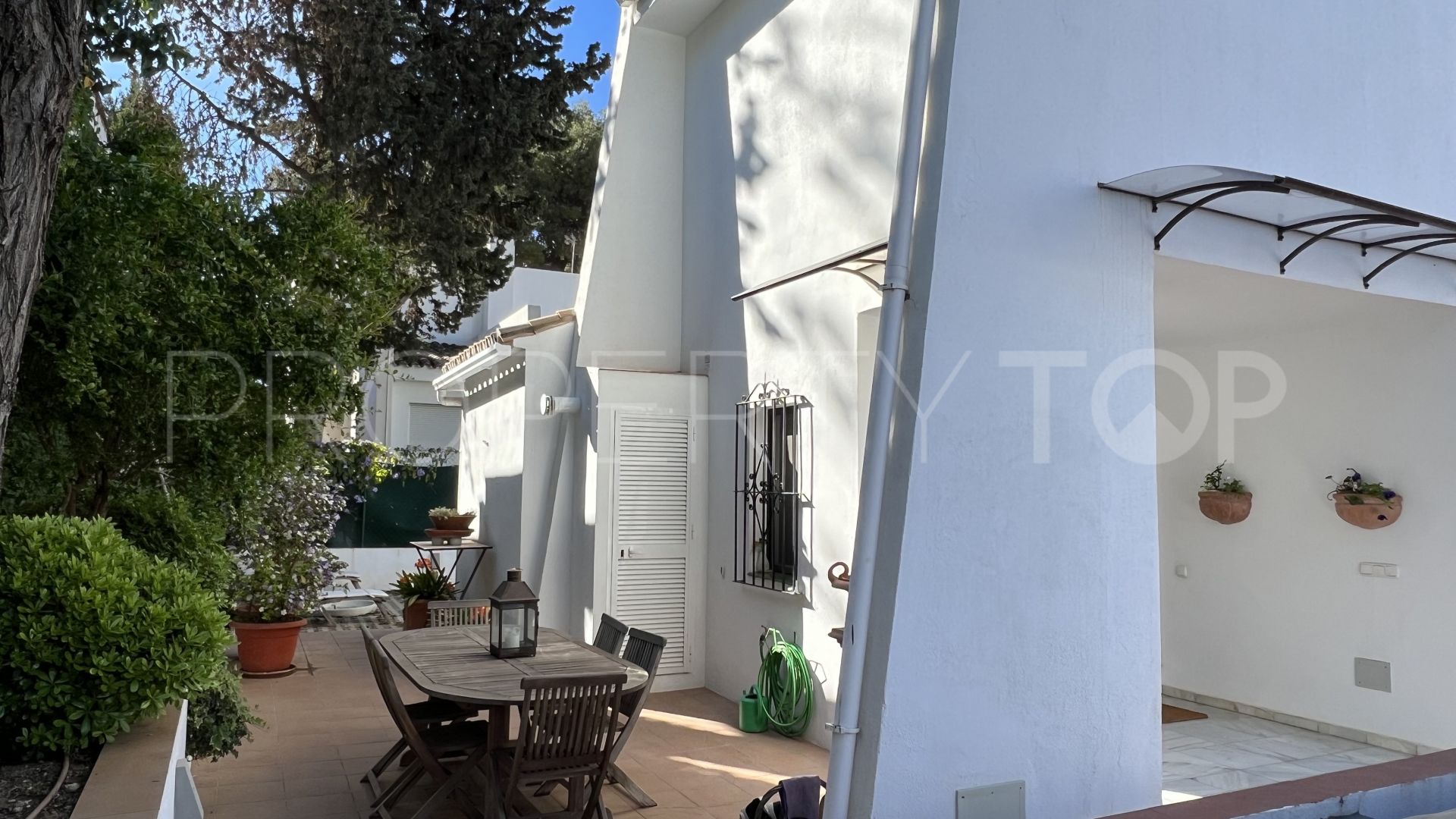 Se vende villa en Nueva Andalucia de 3 dormitorios