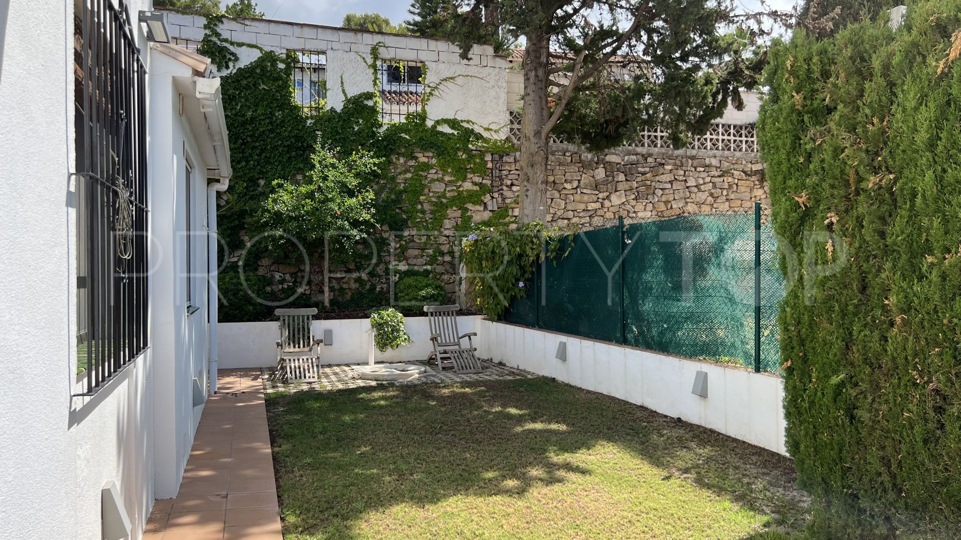 Se vende villa en Nueva Andalucia de 3 dormitorios