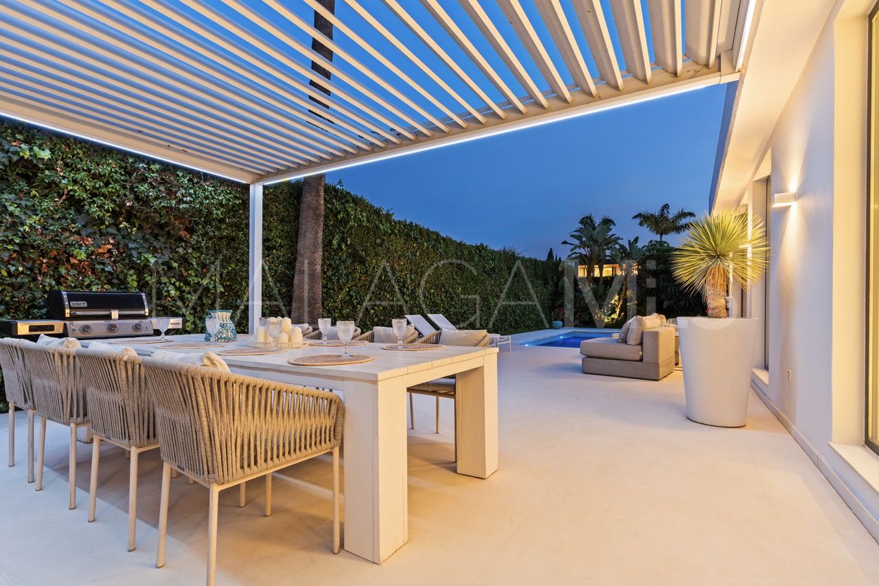 Villa for sale in Las Brisas