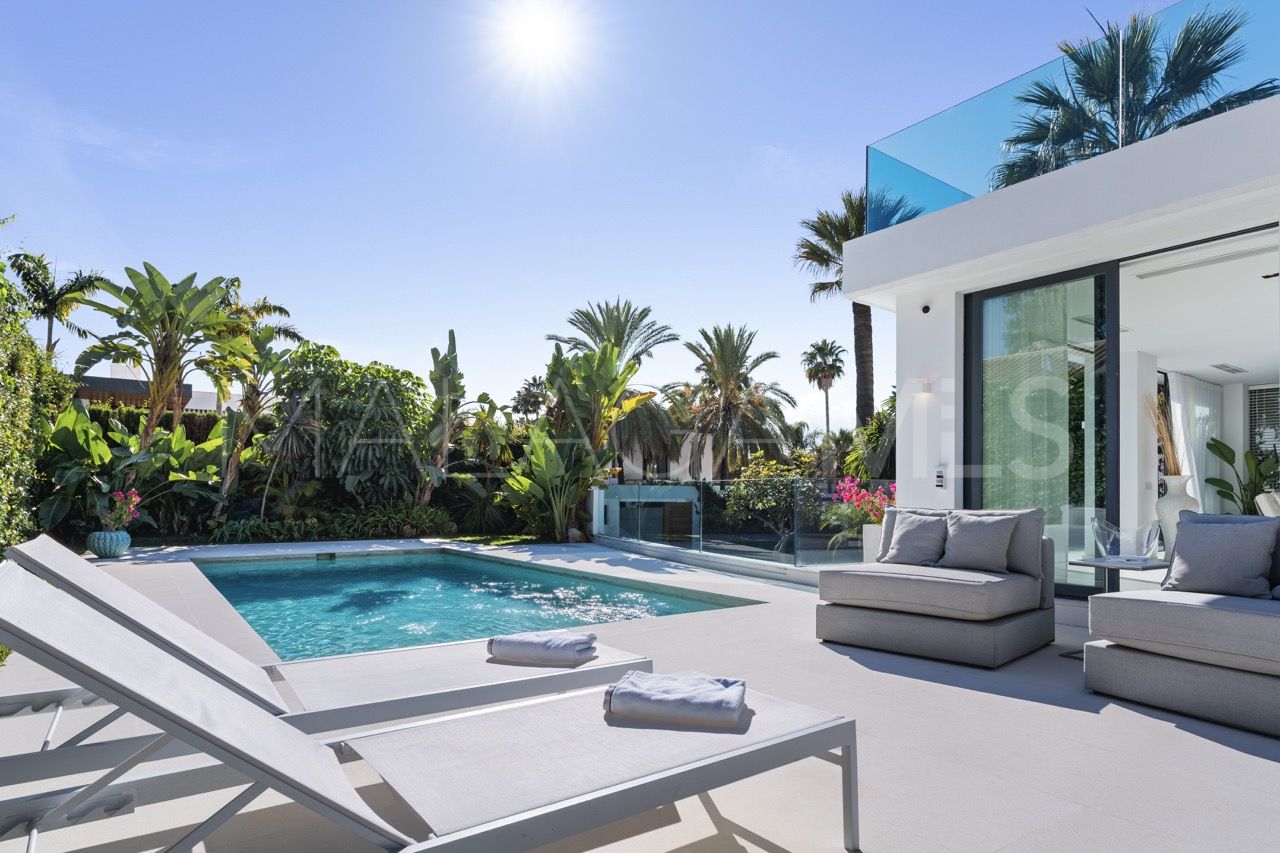 Villa for sale in Las Brisas