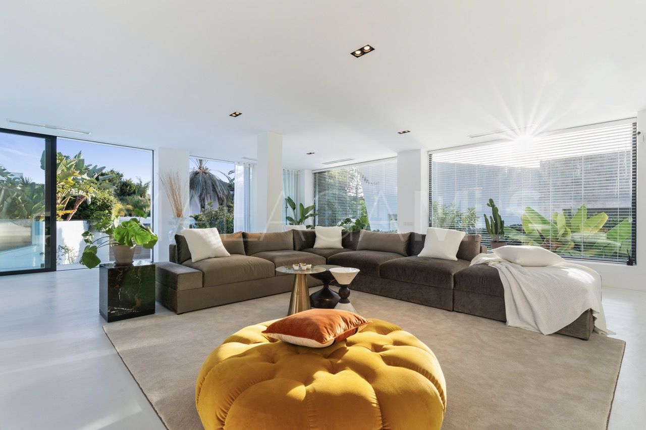 Villa for sale in Las Brisas