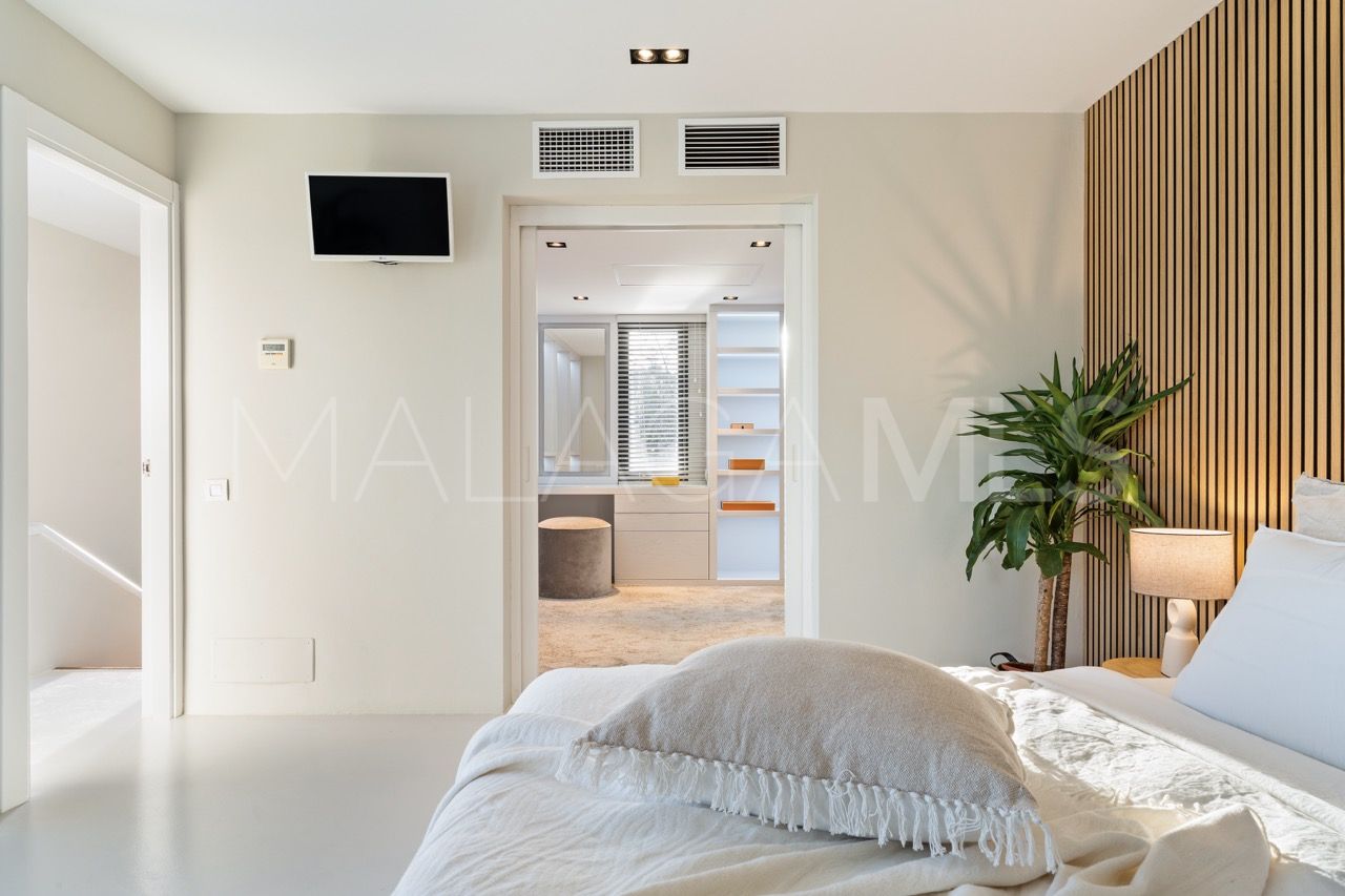 Villa for sale in Las Brisas