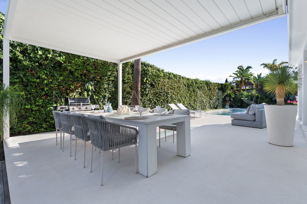 Villa for sale in Las Brisas