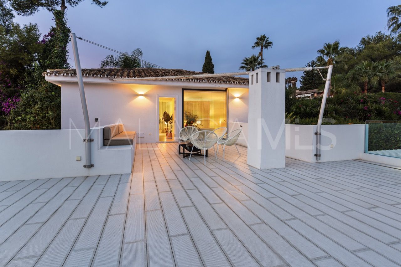 Villa for sale in Las Brisas