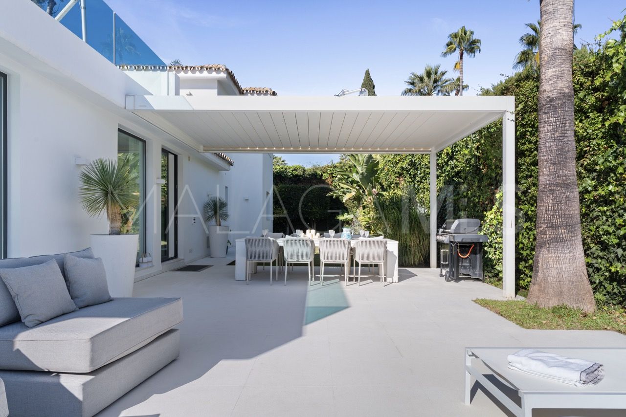 Villa for sale in Las Brisas