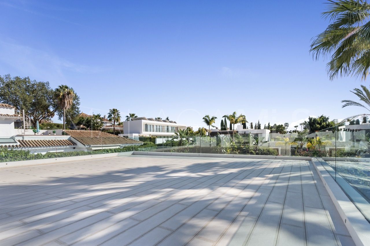 Villa for sale in Las Brisas