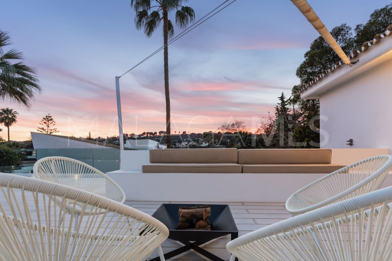 Villa for sale in Las Brisas