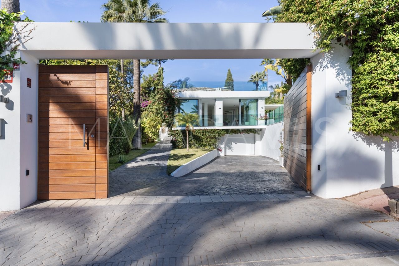 Villa for sale in Las Brisas