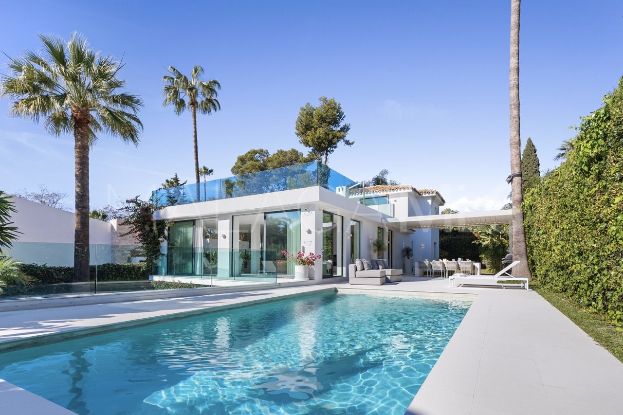Villa for sale in Las Brisas