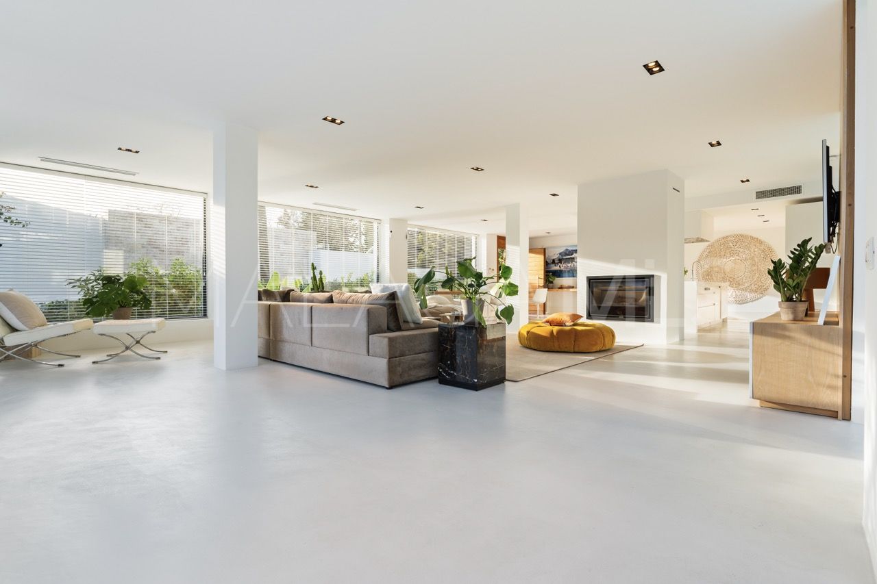 Villa for sale in Las Brisas